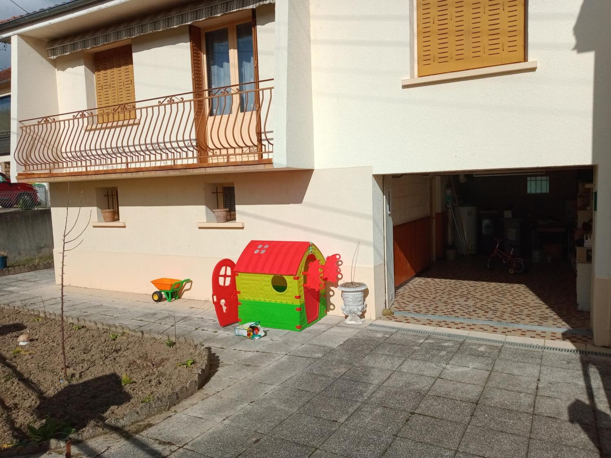 Maison Entiere Avec Parking, Garage Et Jardin Montlucon Room photo